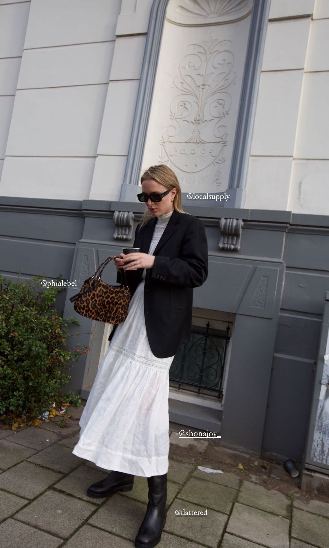Rebeca Laurey con bolso de Phialebel