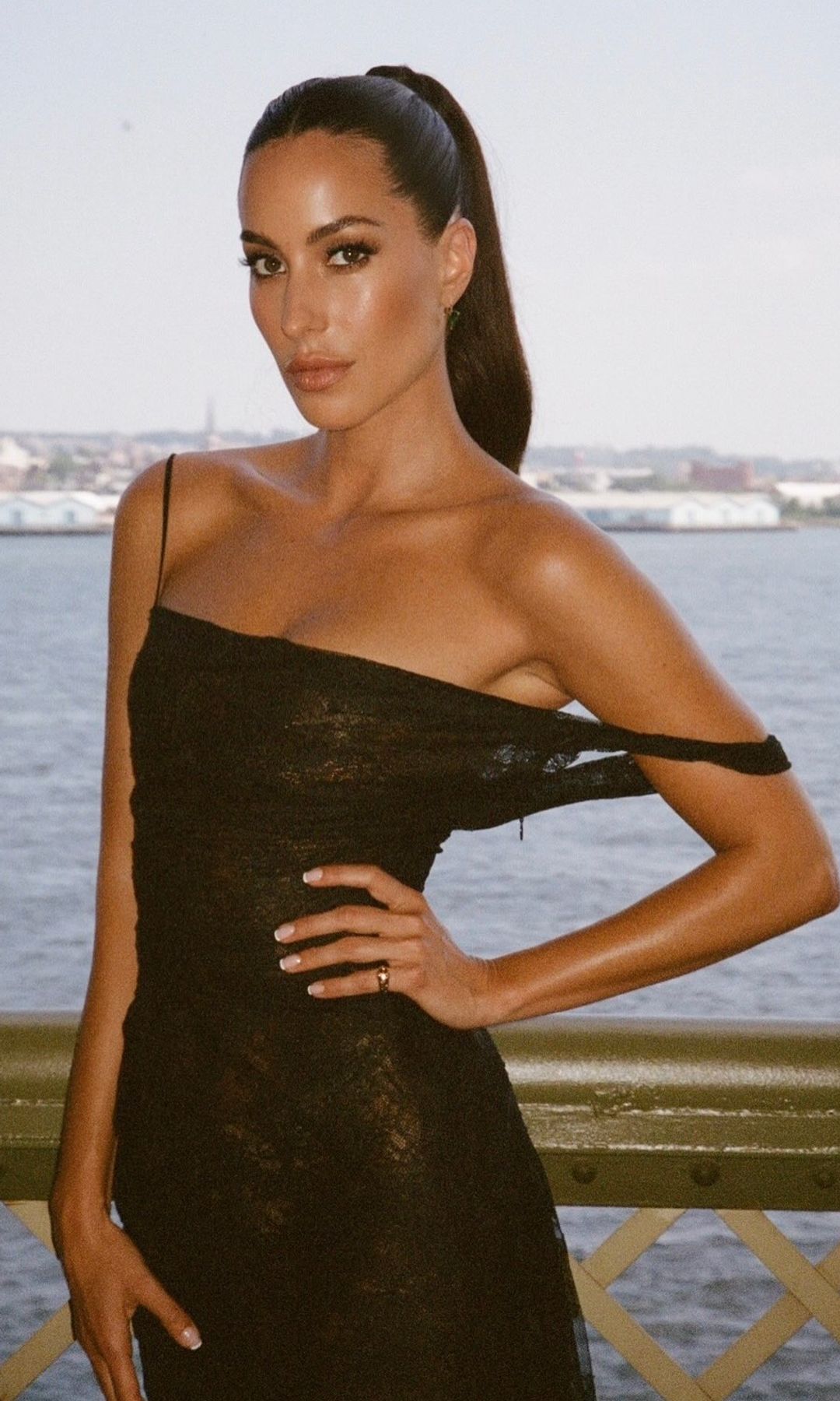 El look de Inés de Ramón para su cita en Nueva York con Brad Pitt