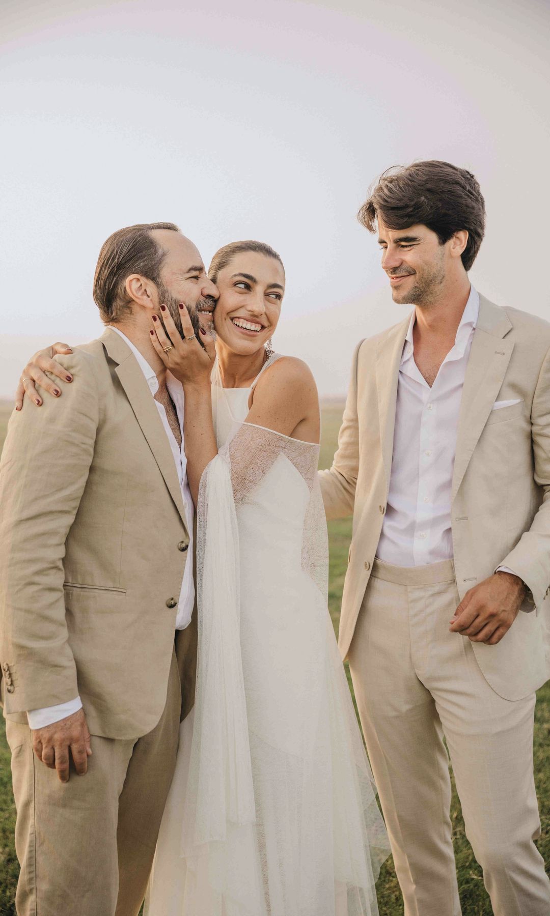Claudia con su tío paterno, Javier Jiménez, y su marido