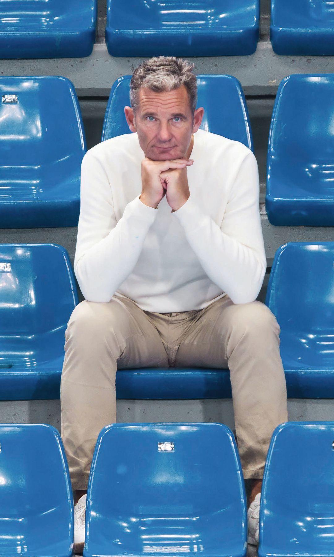 Iñaki Urdangarin en el Palau Blaugrana, donde vivió sus mejores años como deportista. Después, estudió Ciencias Empresariales e hizo un MBA en ESADE. Ahora, tras hacer un curso de bienestar emocional en la escuela INESEM, seguido de un máster de Psicología de Coaching en la UNED, está centrado en su proyecto Bevolutive. "Somos un grupo de profesionales que ponemos nuestra experiencia y conocimiento al servicio de personas y equipos en momentos de cambio, superación o fijación de nuevos retos. Siempre con un ADN deportivo. Y también ayudamos a personas que han dejado la actividad profesional siendo todavía jóvenes a diseñar su siguiente etapa vital"