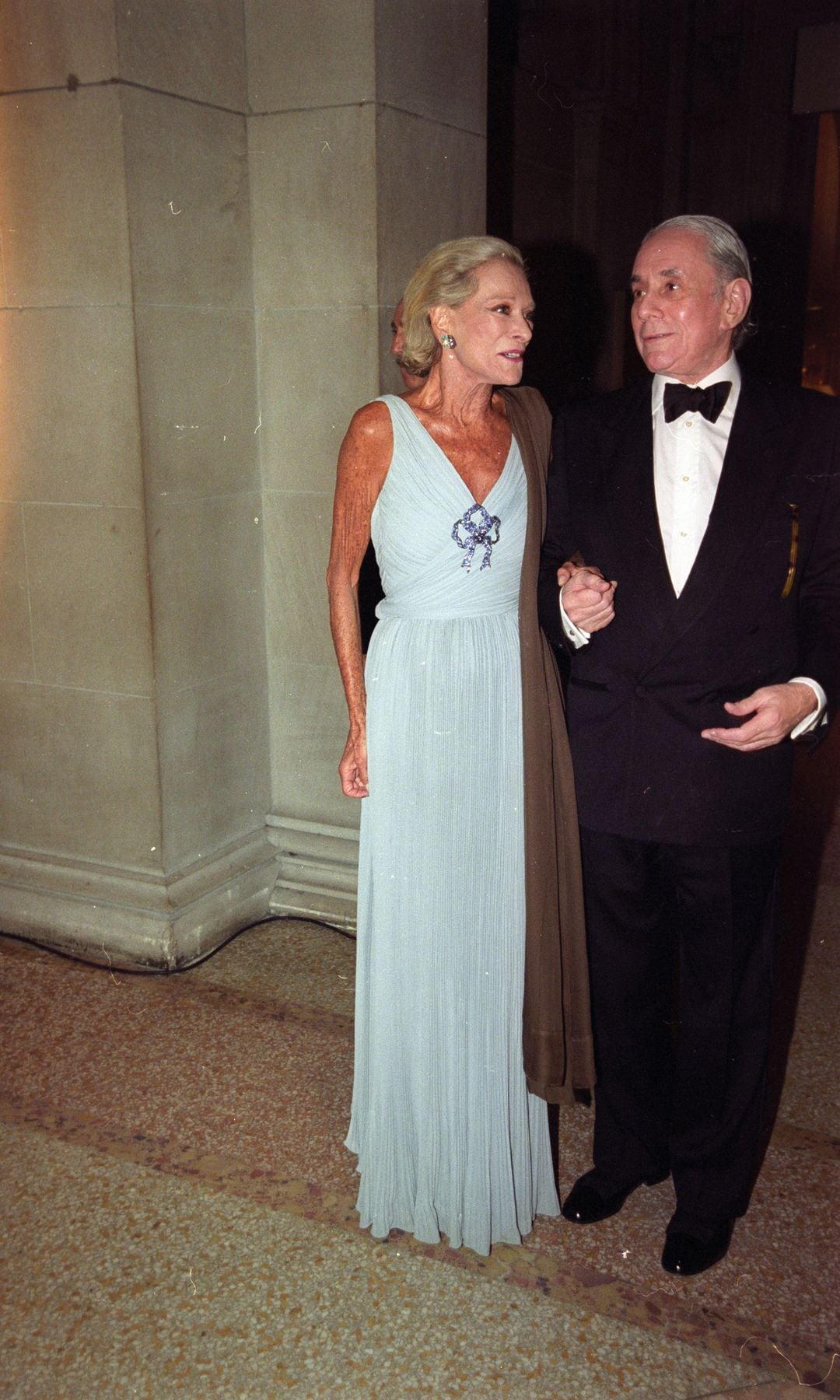 Nan Kempner vestido largo celeste