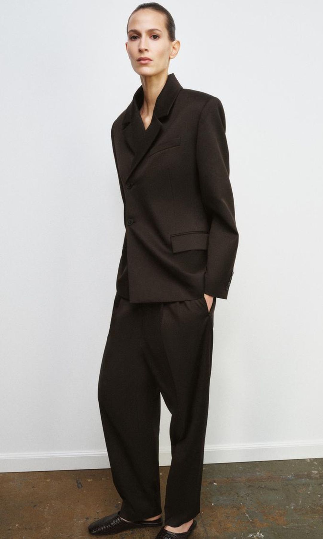Pantalón viral pinzas Zara febrero 2026