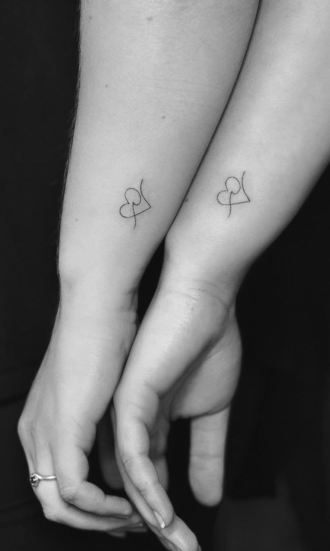 Tatuaje para madre e hija de las olas del mar
