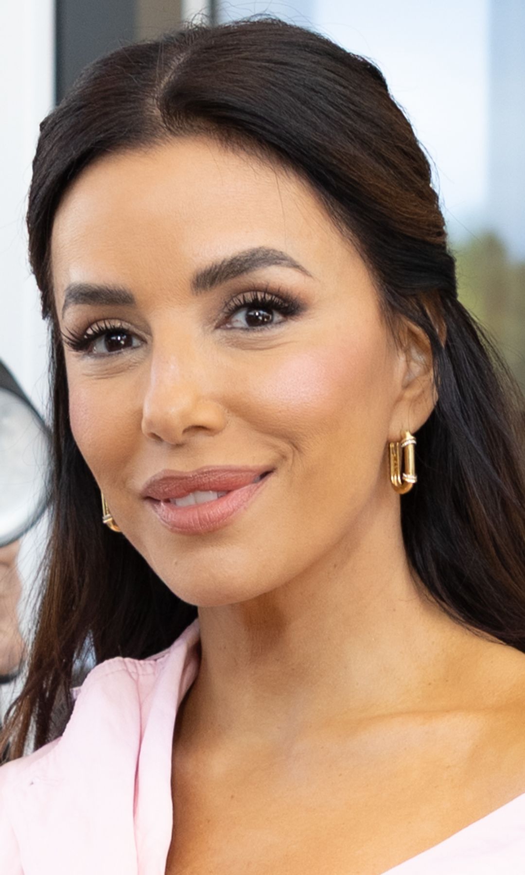 Eva Longoria ya llegó a Cannes a deslumbrar con sus looks.