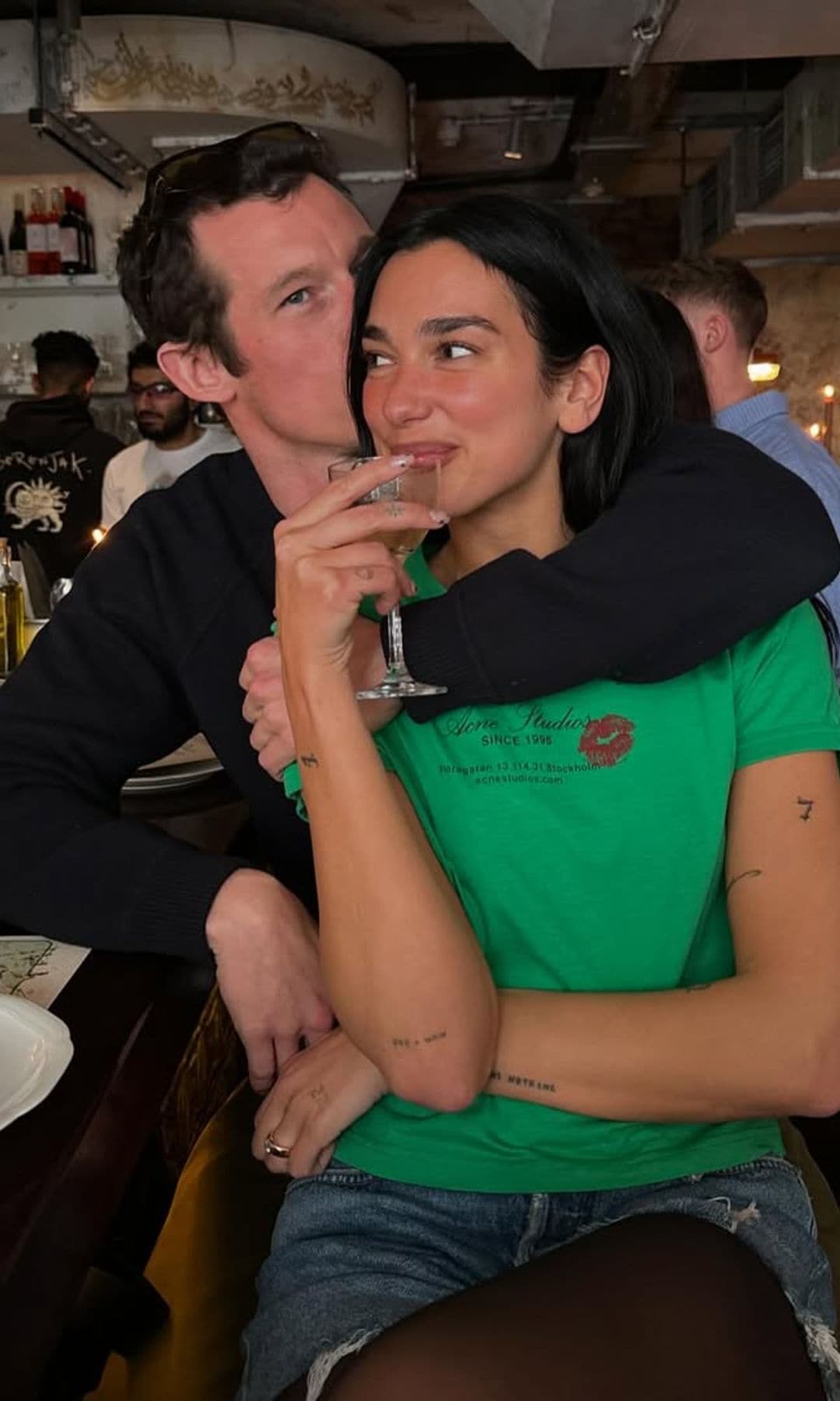 Dua Lipa con su novio Callum Turner