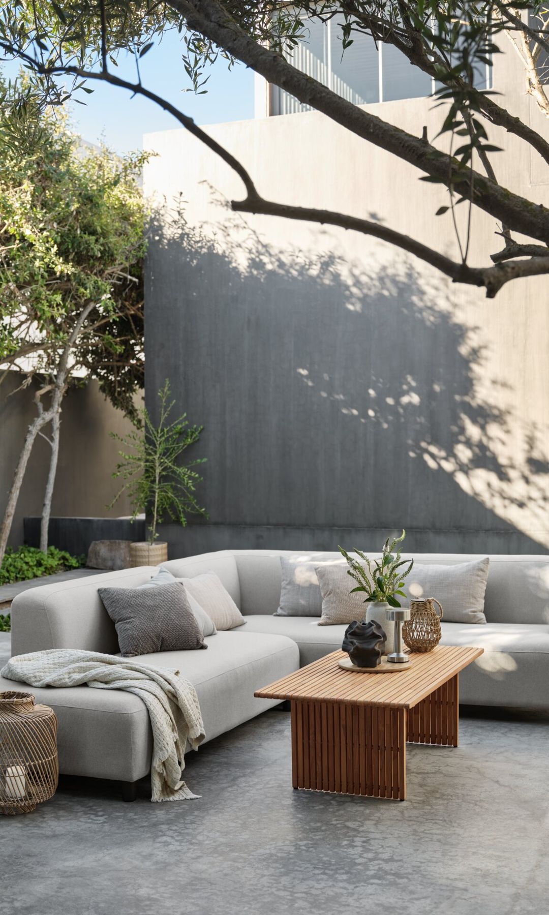 Patio con zona de estar exterior