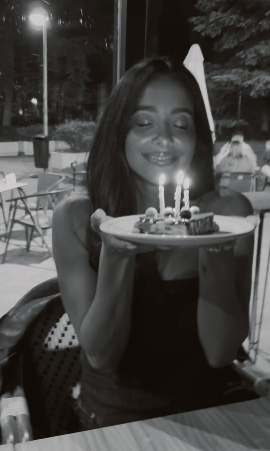 María Fernández-Rubíes soplando las velas