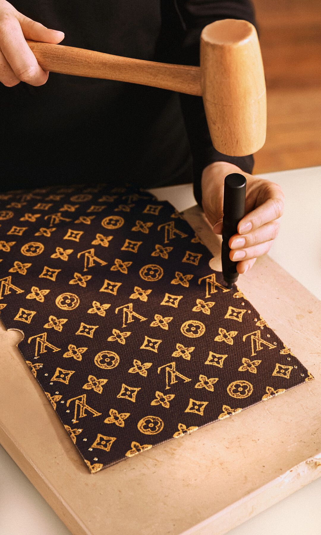 Proceso creativo del 'Monogram Origine Ebène'.