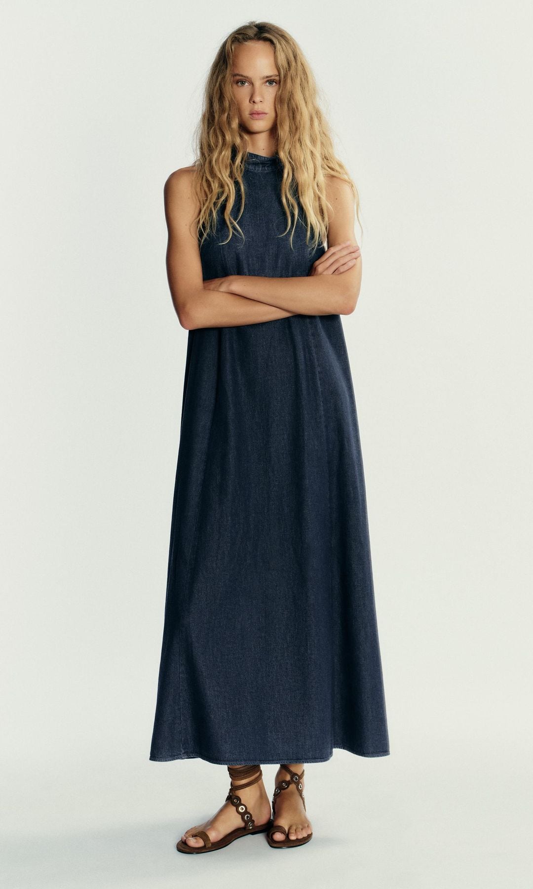 ¡HOLA! Fashion 10 vestidos lisos de Zara que puedes llevar para las vacaciones y en la oficina