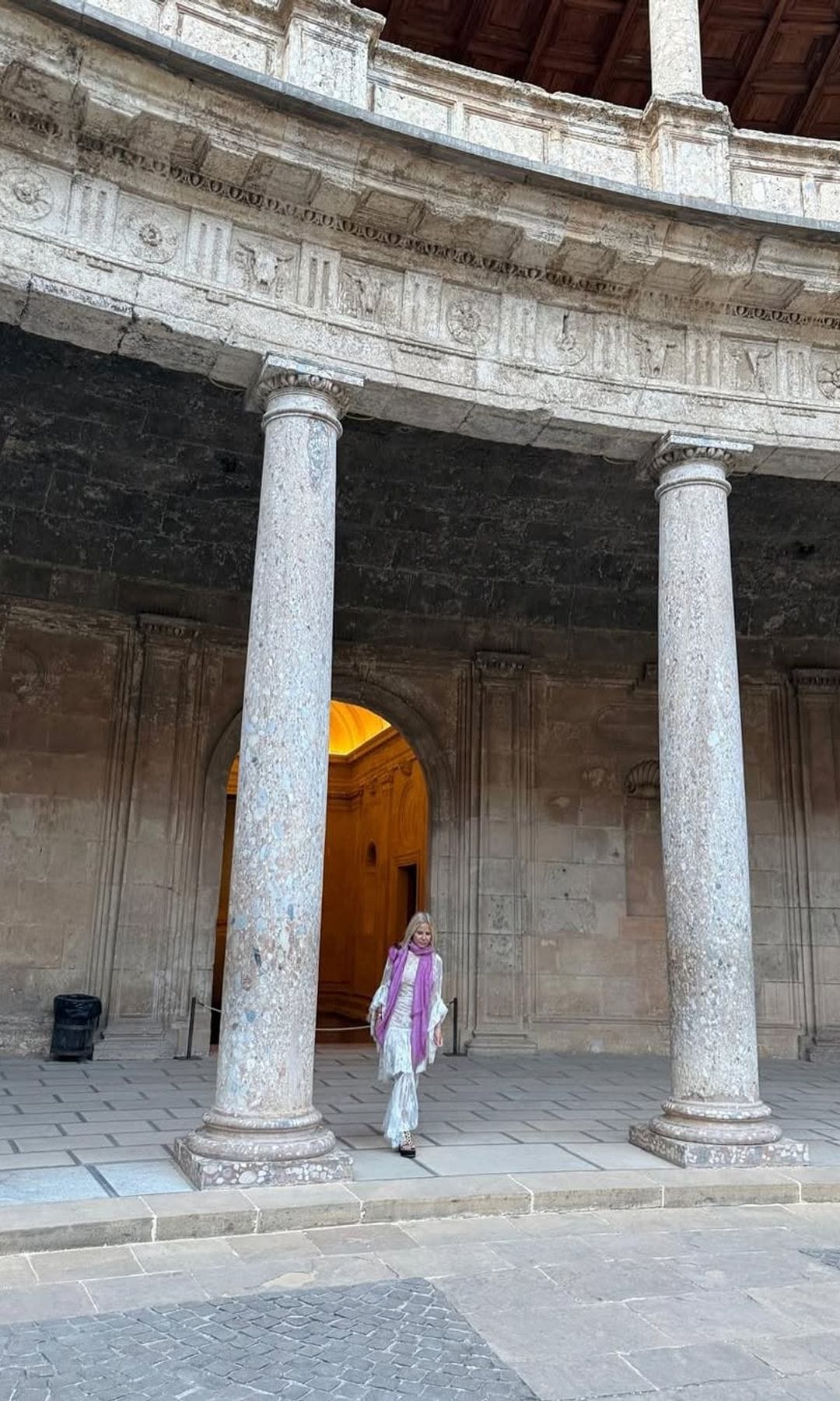 Eugenia Martínez de Irujo en la Alhambra de Granada 