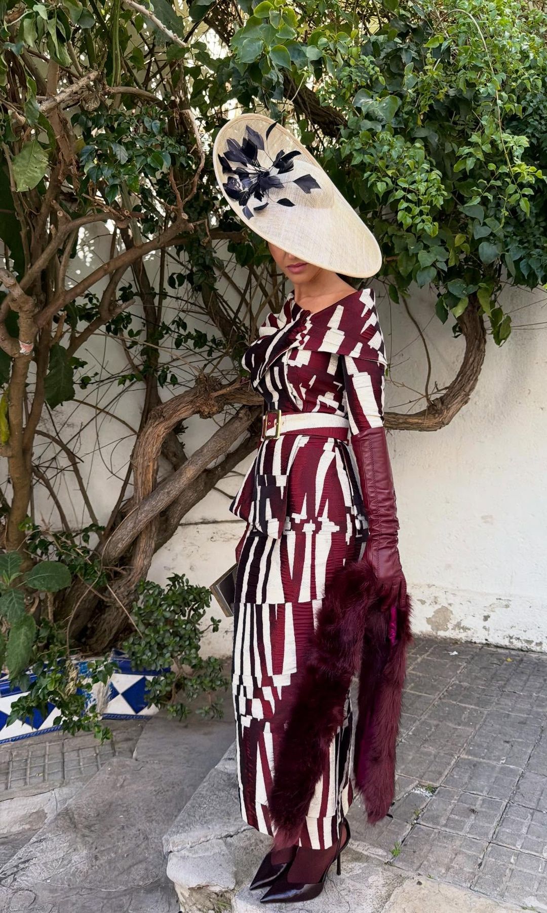 Invitadas a bodas con guantes tendencia