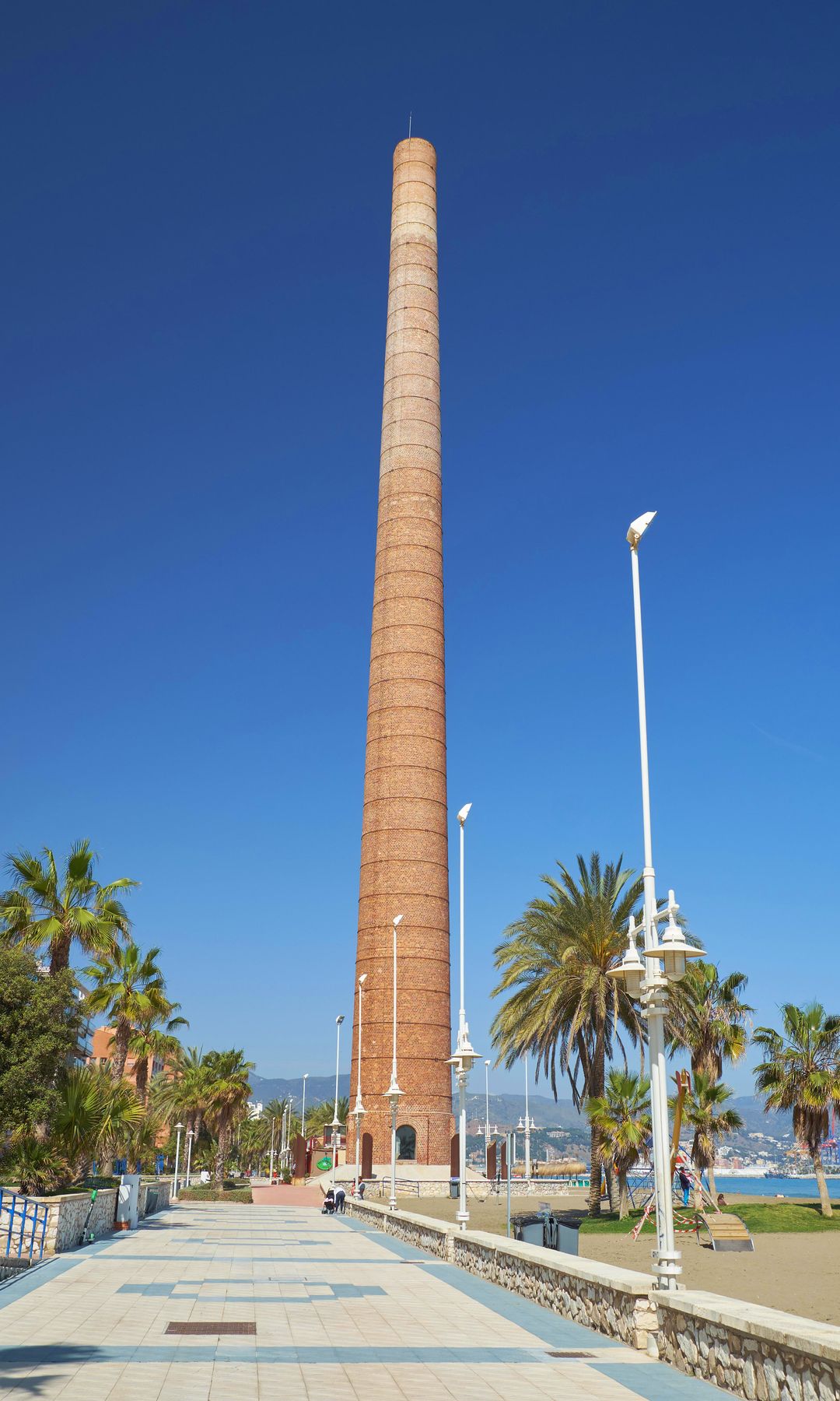 Chimenea Monica, Paseo marítimo Antonio Banderas, Málaga