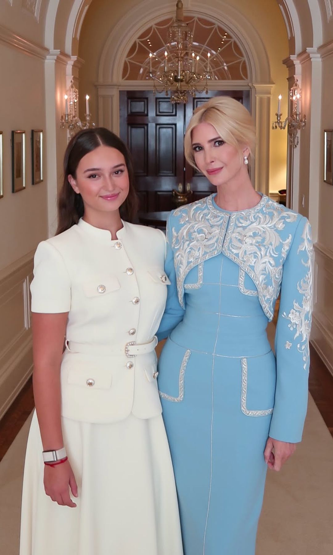 Arabella Rose, hija de Ivanka Trump, pura elegancia junto a su madre durante la visita del presidente de China