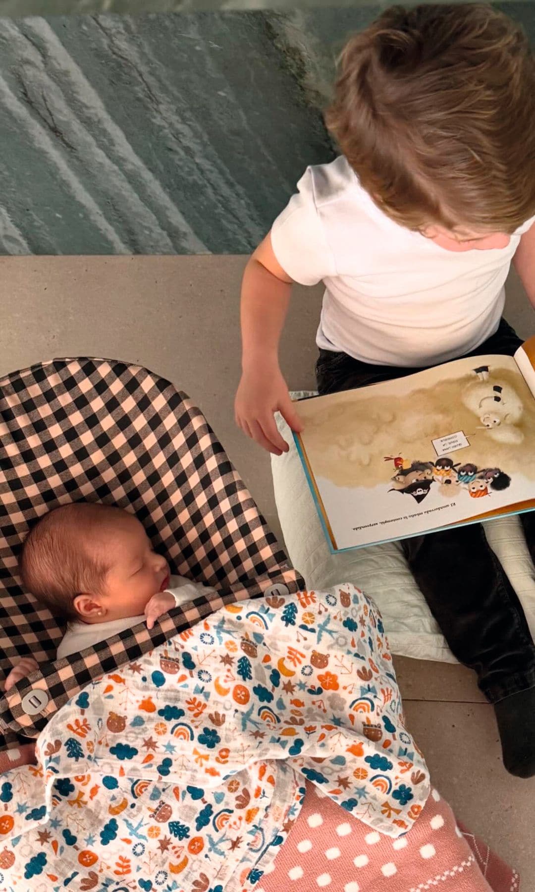 La tercera hija de María Pombo y Pablo Castellano junto a su hermano mayor Martín