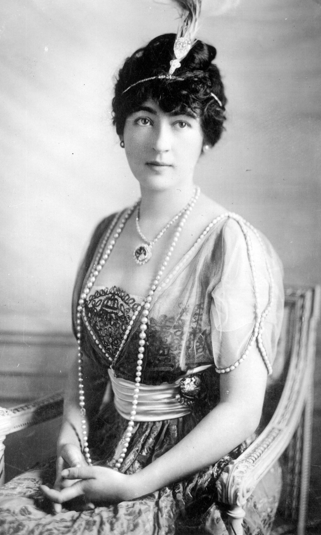 "Diamante Hope de Maclean"
Evalyn Walsh McLean luciendo el tristemente célebre
Diamante Hope que compró a Cartier en 1912