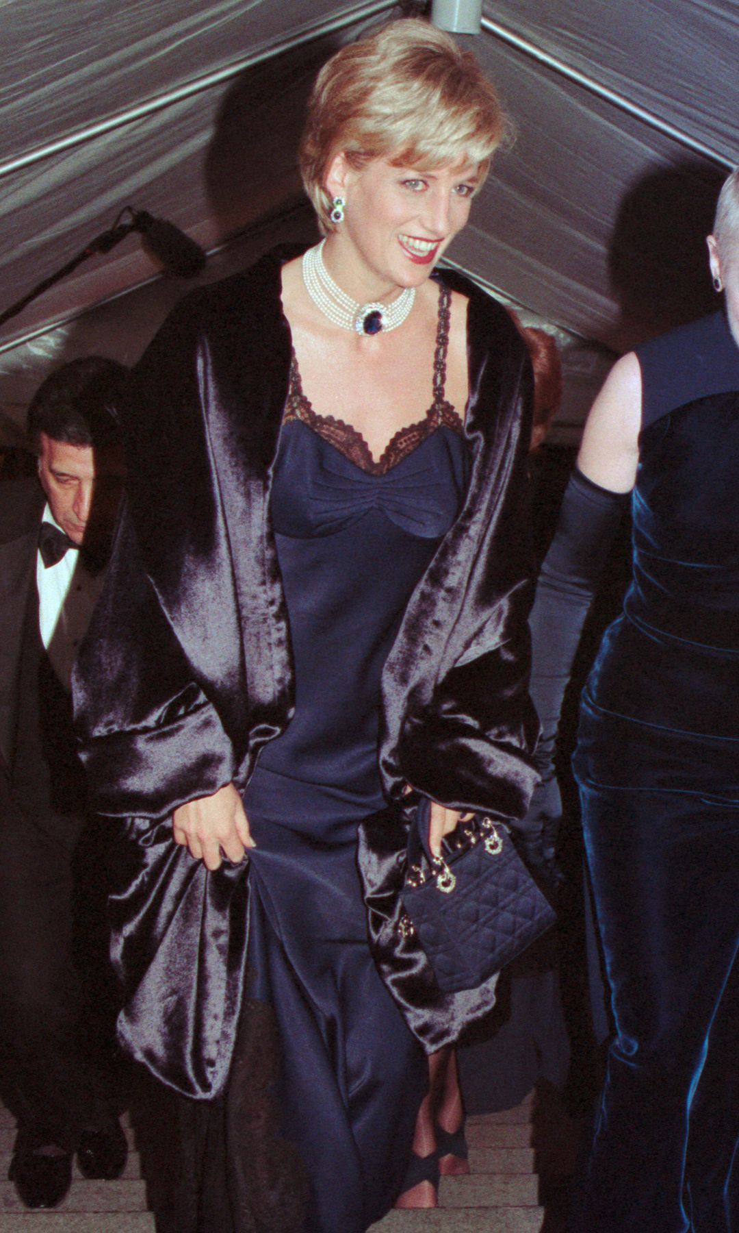 Diana de Gales a su llegada a una gala en el Metropolitan Museum of Art's Costume