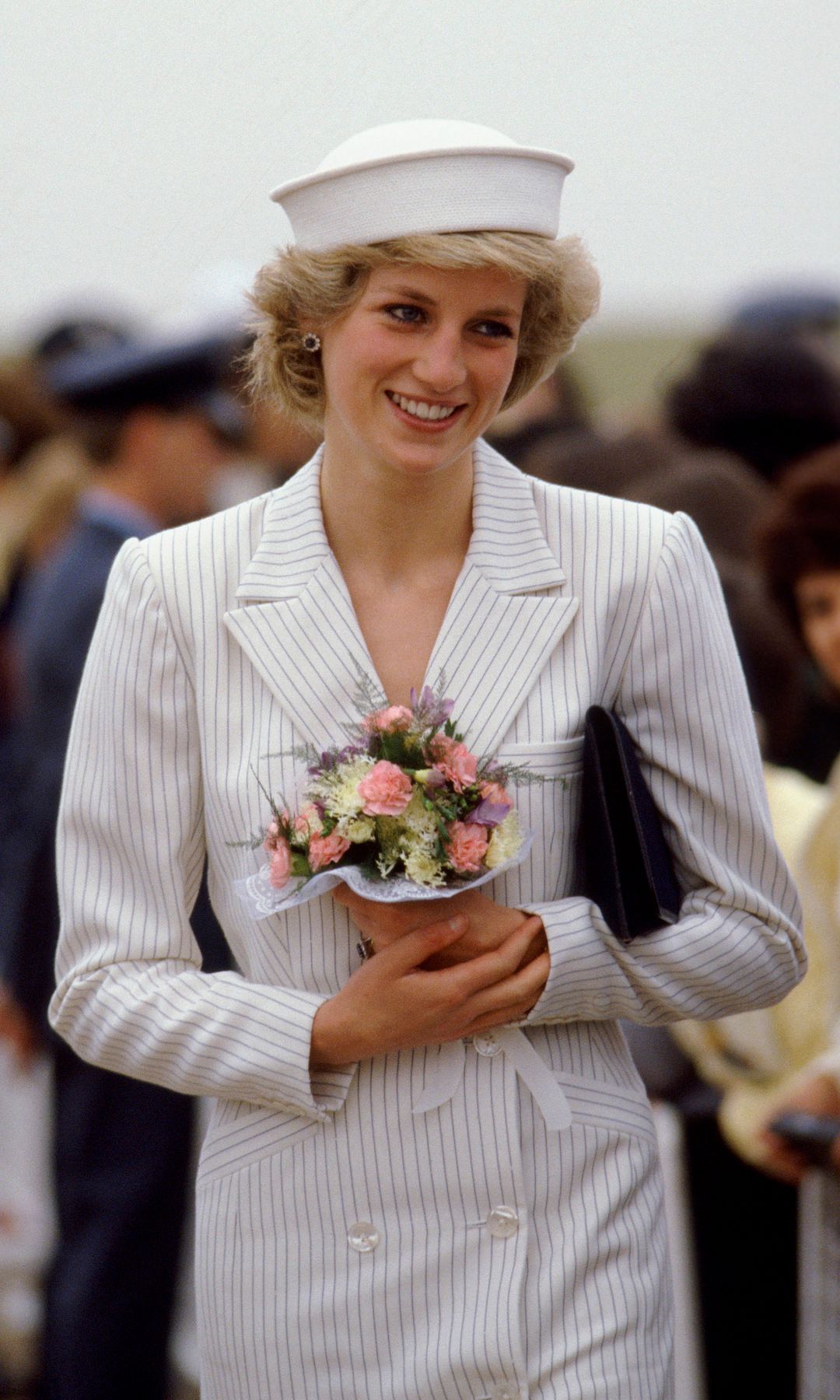 En 1985 lució este traje con americana de rayas, diseñador por Catherine Walker