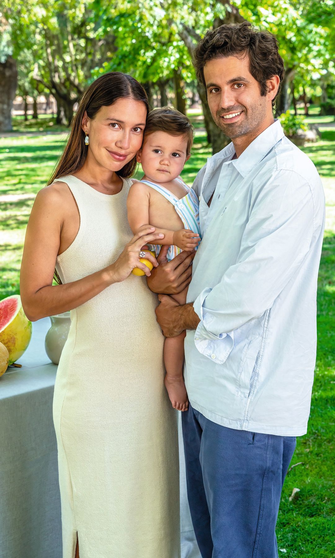 Melissa y su marido, el empresario Eduardo Zouein, junto al pequeño Marco. A finales de año volverán a ser padres. 