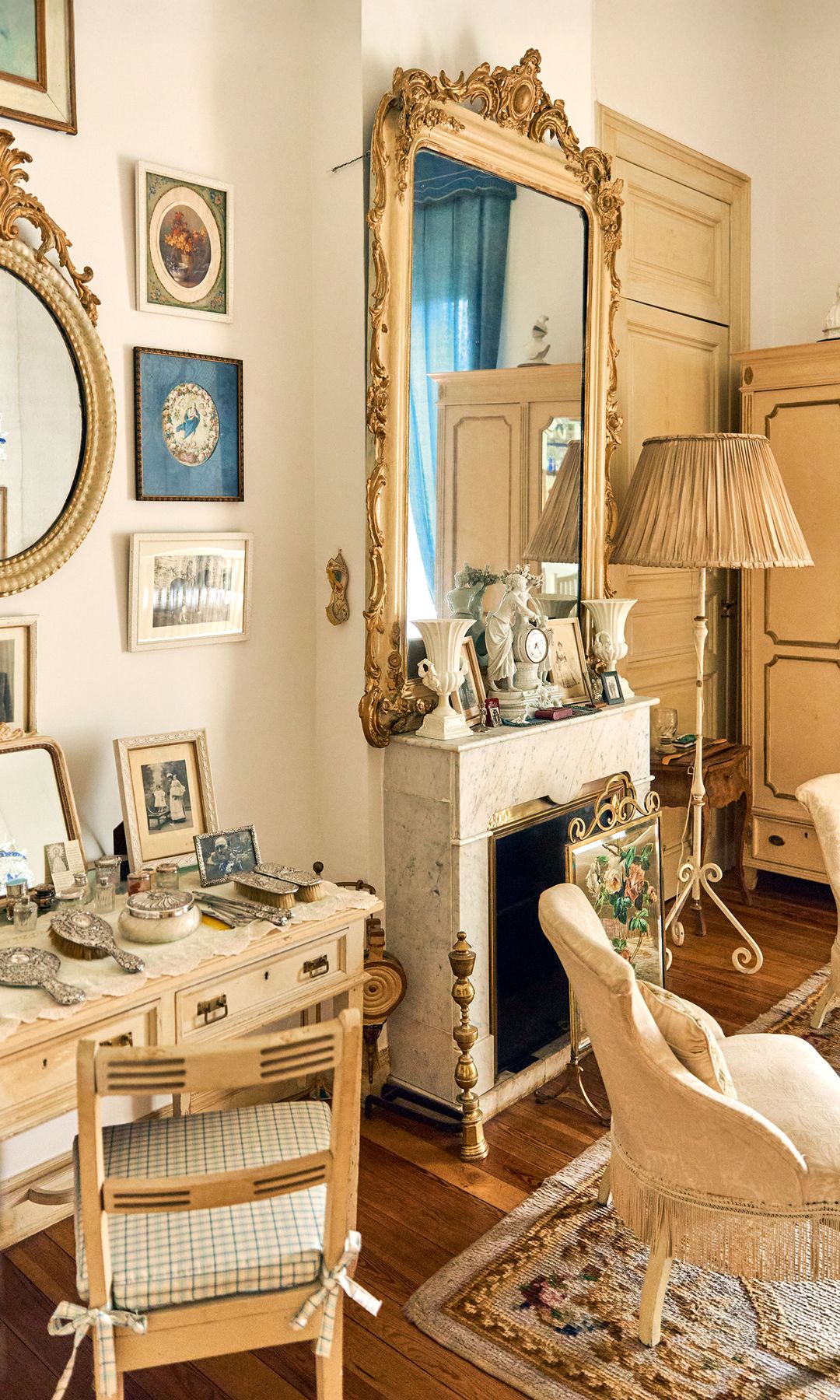 Las imágenes superiores corresponden al llamado "cuarto de las niñas", con muebles de finales del siglo XIX.