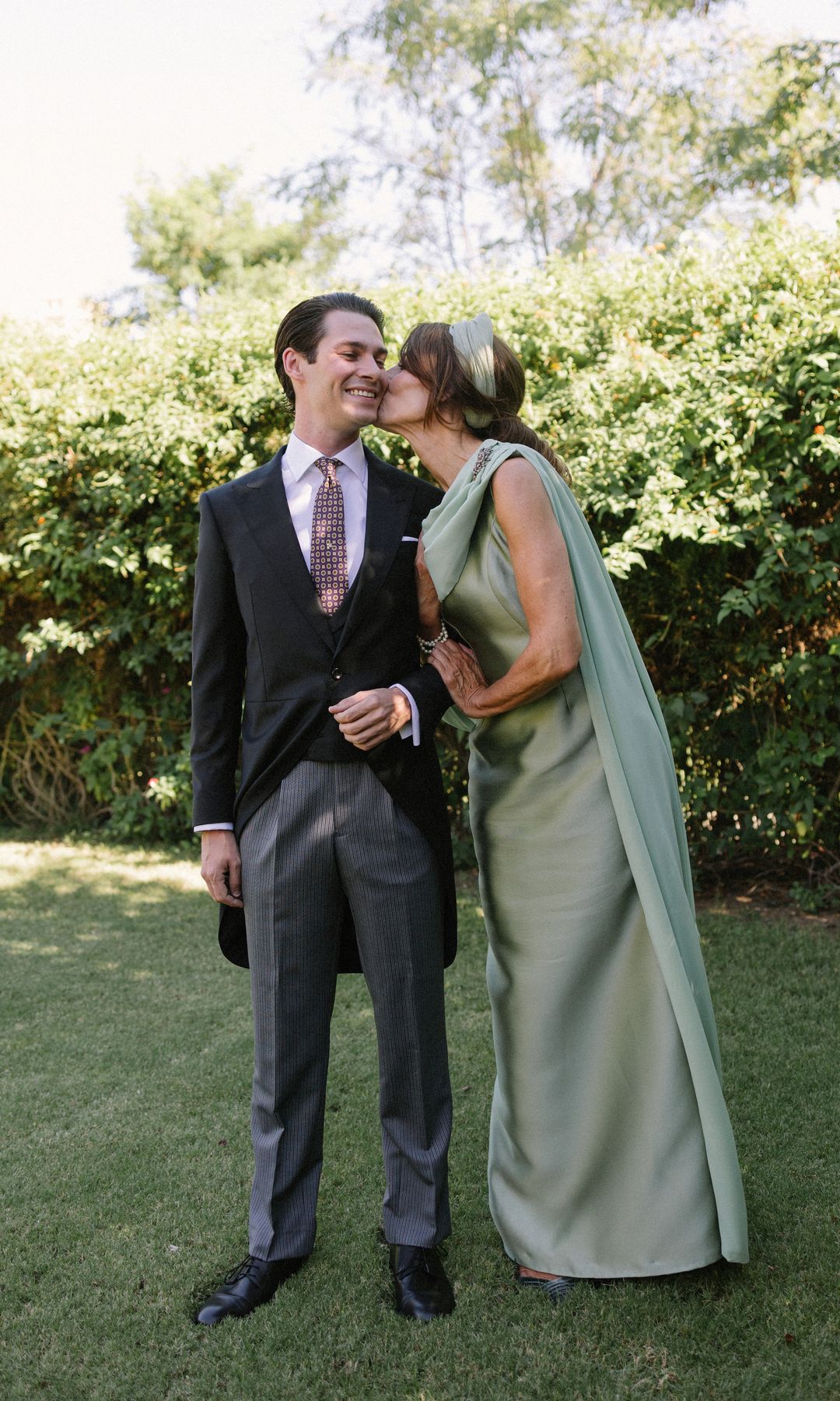 Vestido de madrina desmontable y asimétrico