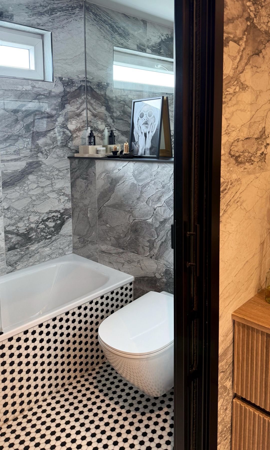 Baño con suelo de mosaico