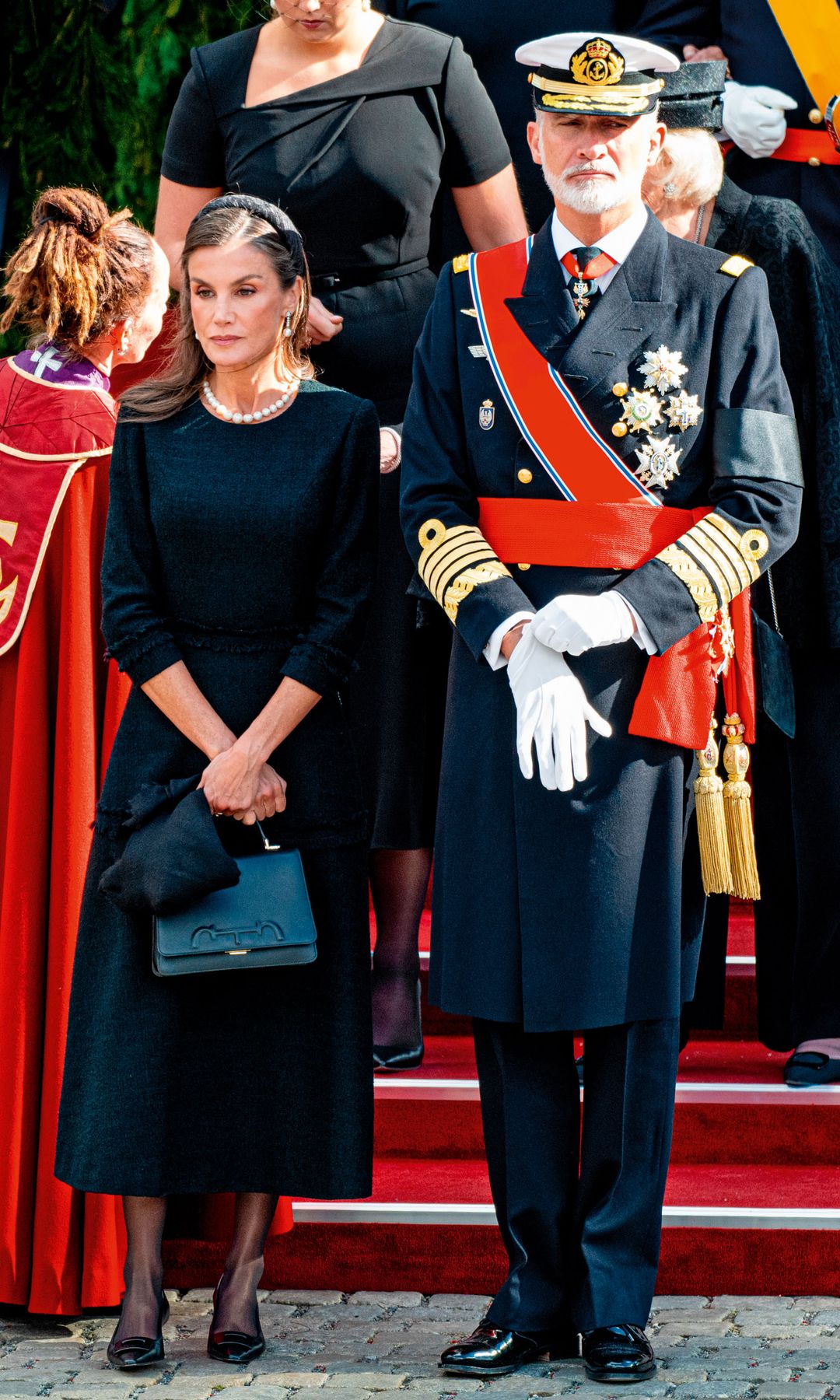 La reina Letizia y el rey Felipe en un momento del funeral del rey Harald V