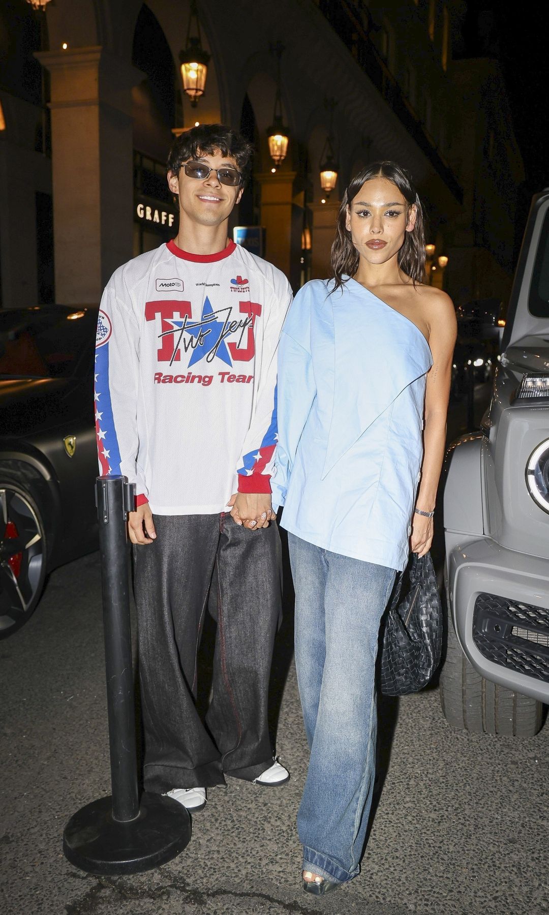Alex Hoyer y Danna Paola en una cita en París
