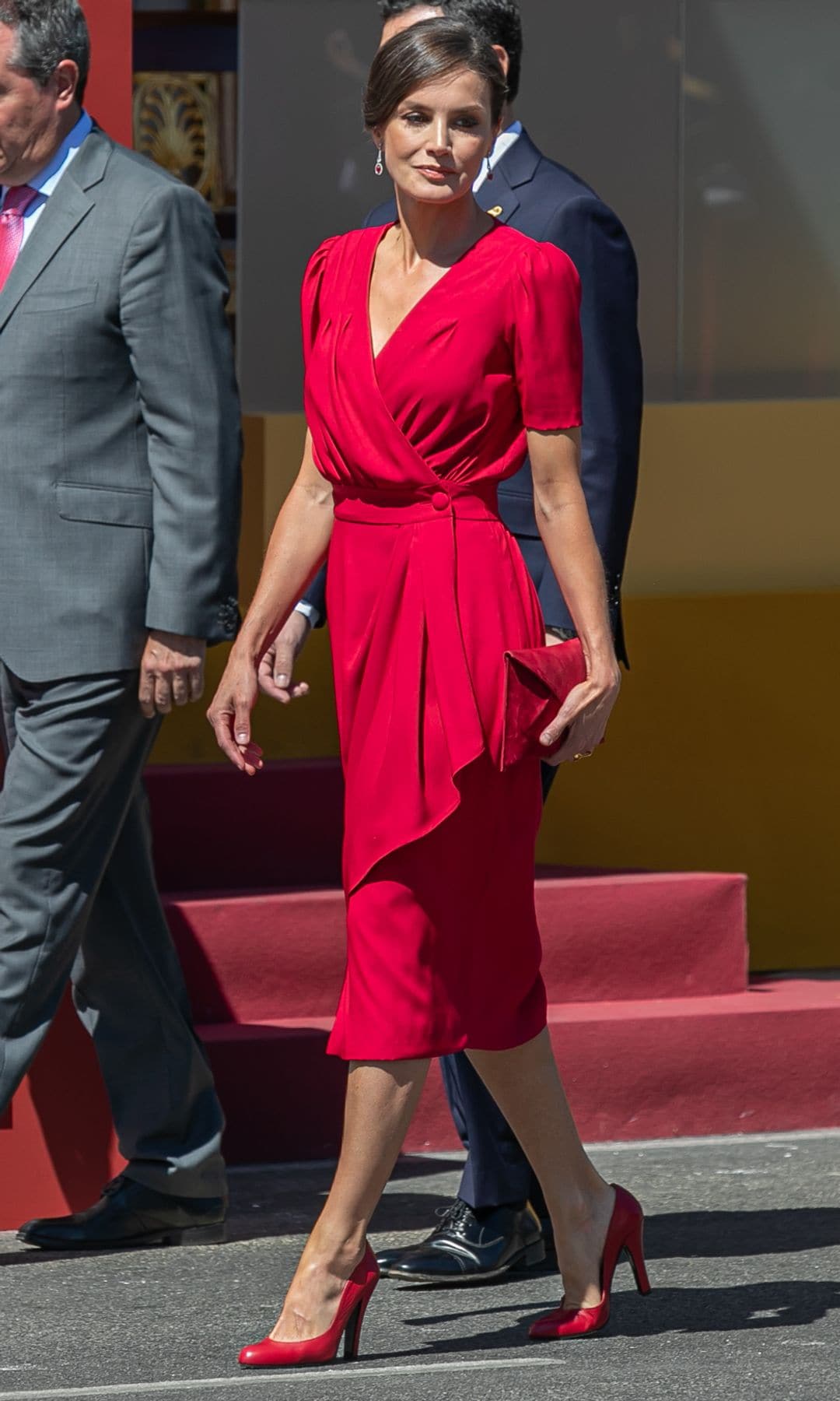 Reina Letizia con vestido rojo de Cherubina