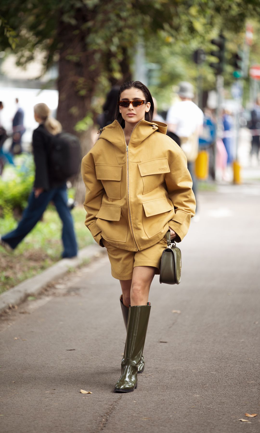 Verde oliva: 9 trucos para combinar bien el color estrella del otoño