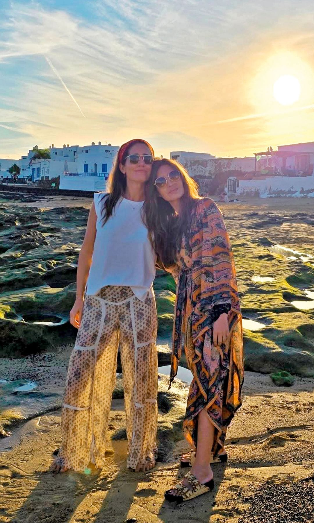 Sara Carbonero, con su amiga, también periodista, Isabel Jimenez