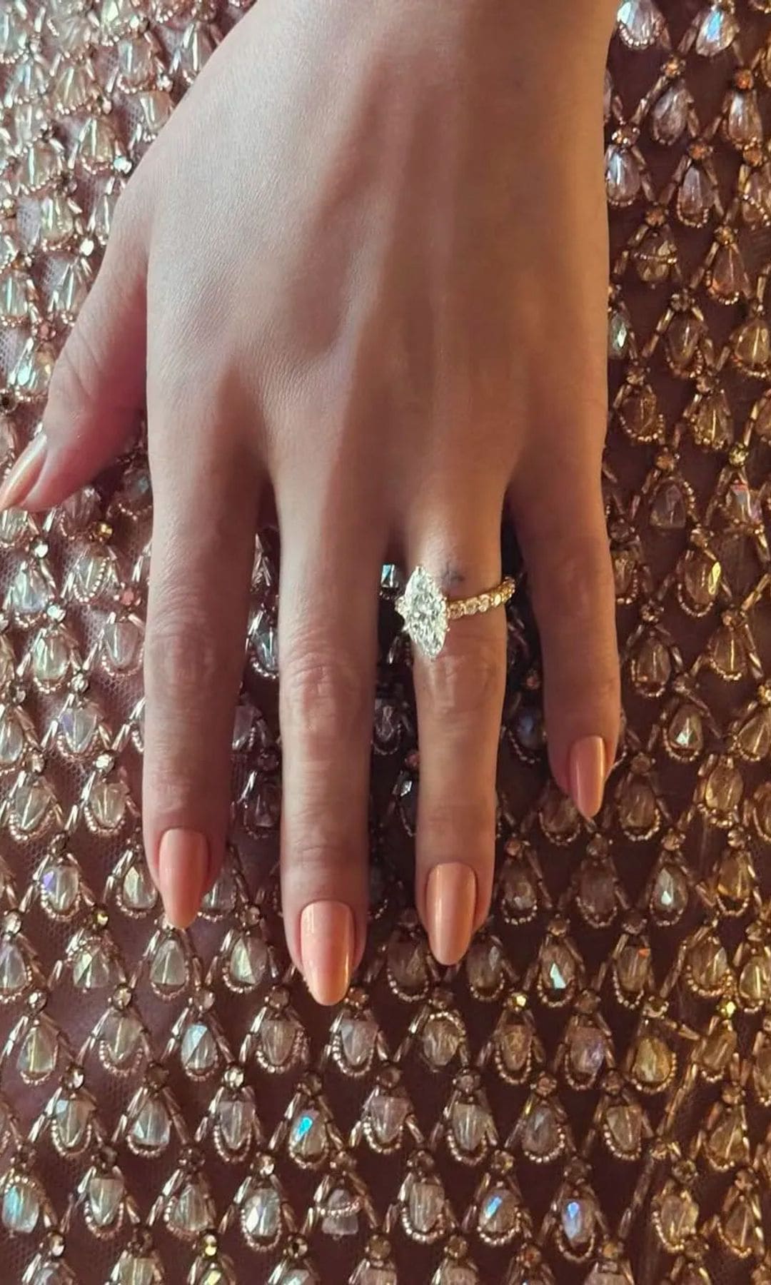 Selena Gomez estrena la manicura de tendencia