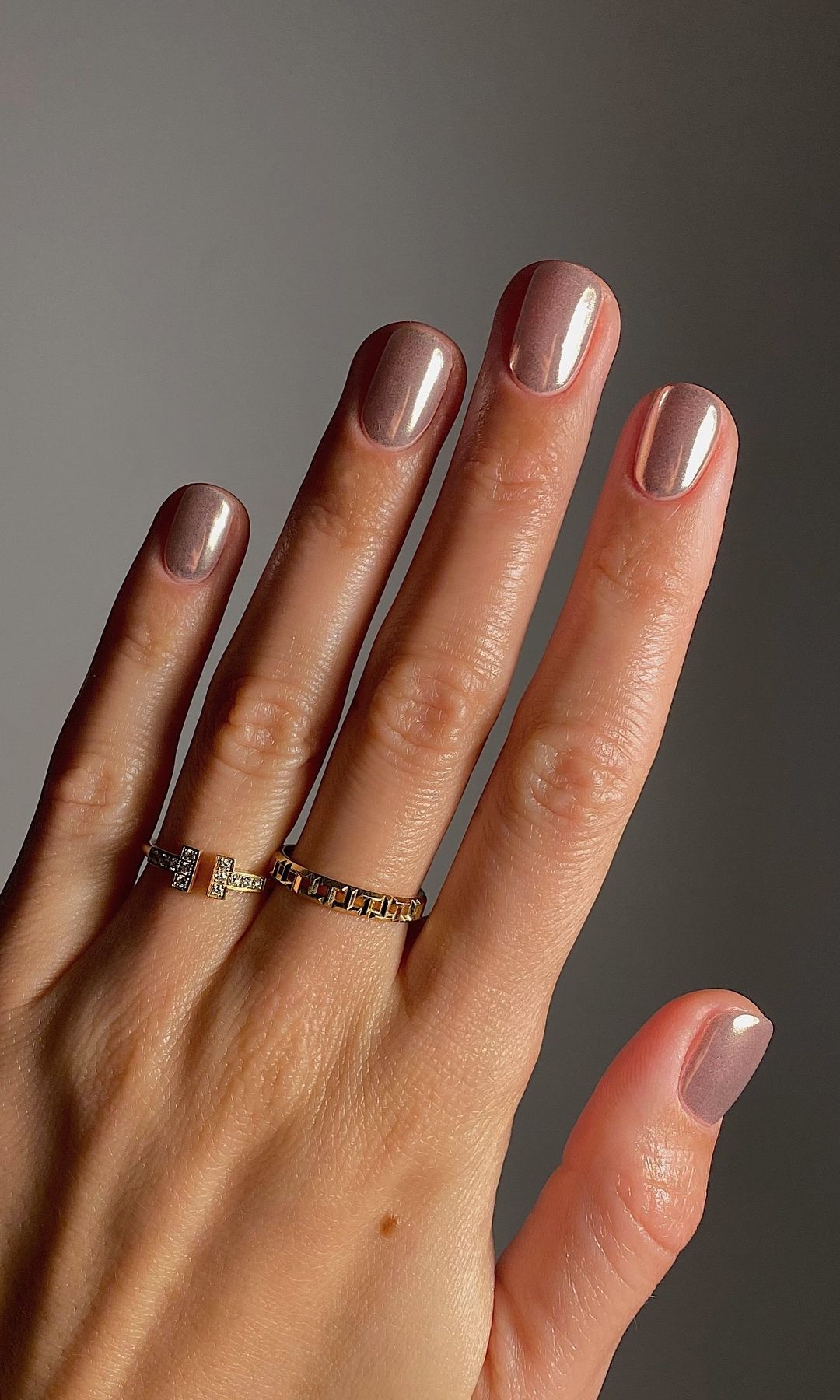 Manicura en color champan