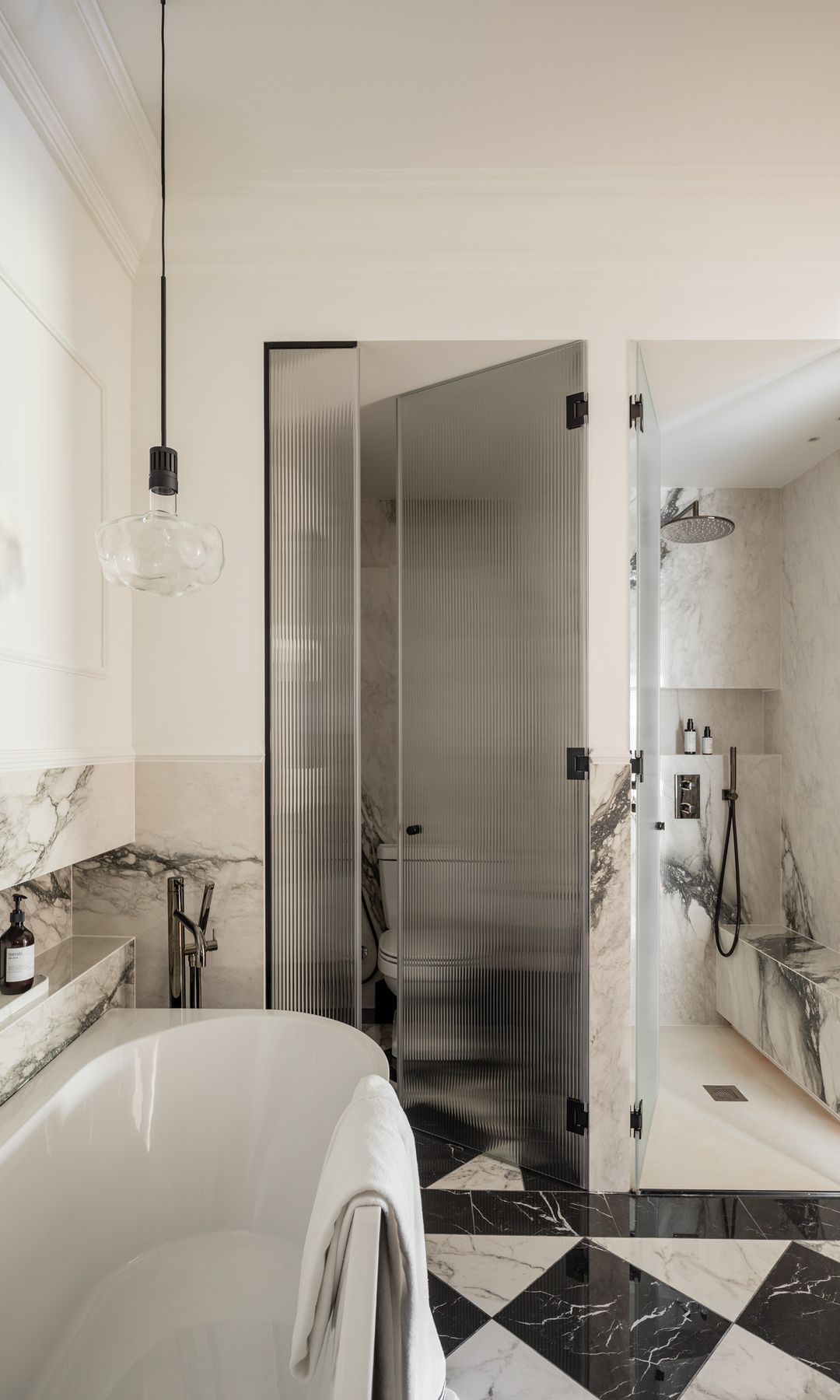 Distribución del baño en cabinas con ducha y bañera exenta