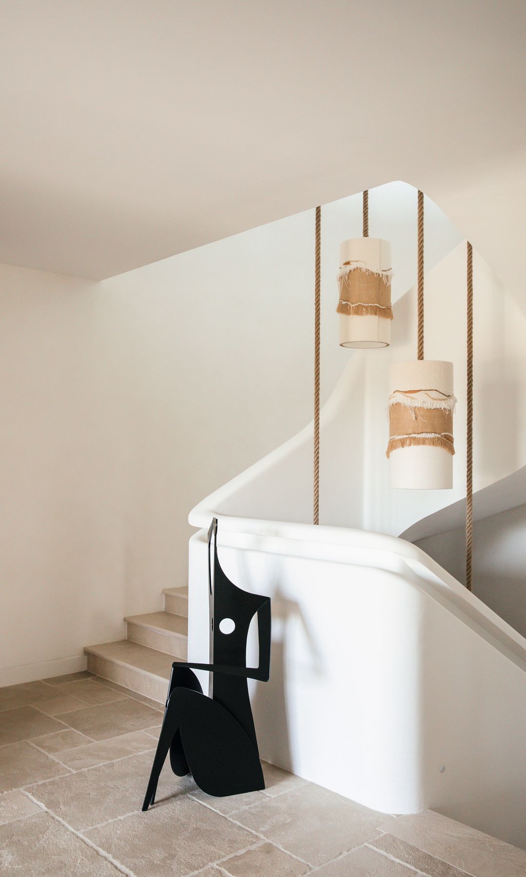 STÉPHANIE COUTAS LA DECORADORA FAVORITA DE LAS GRANDES FORTUNAS, NOS ABRE LAS PUERTAS DE SU FABULOSA CASA DE VERANO DE SAINT-TROPEZ