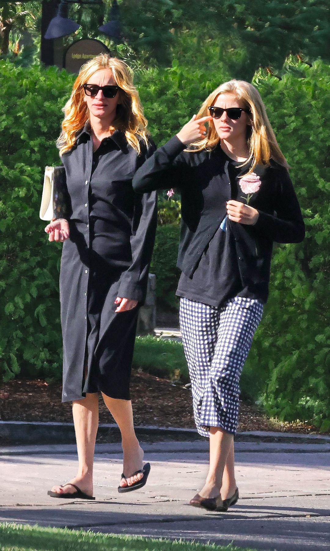 Julia Roberts viajó hasta Idaho y disfrutó de una tarde de chicas con su hija, Hazel, quien, a los 21 años, parece una réplica exacta de su madre. Ambas comparten un estilo cien por cien 'casual'