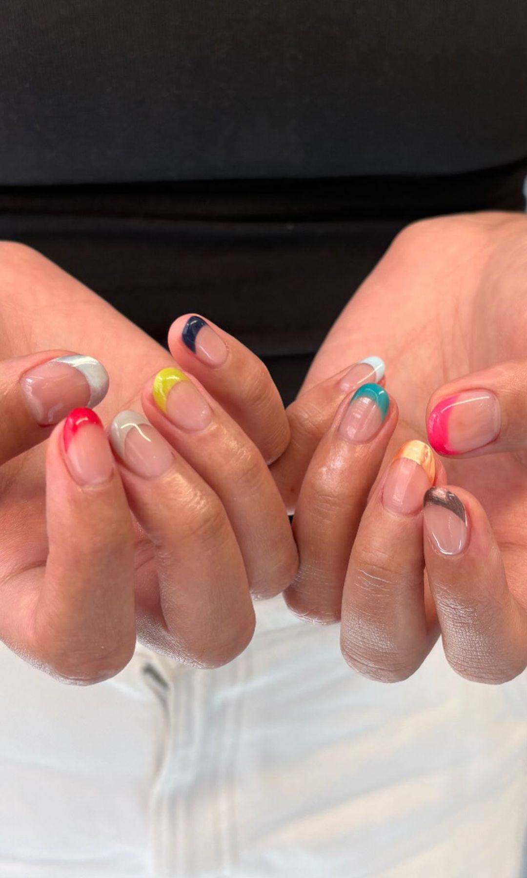 Manicura francesa multicolor