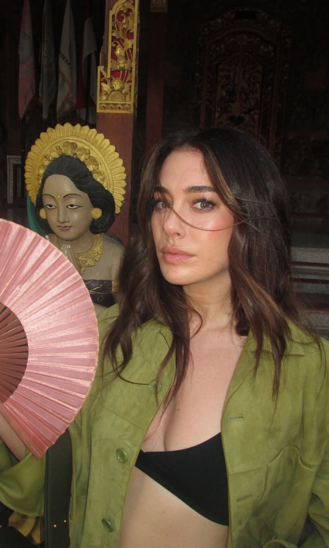 Blanca Suárez con ondas suaves y acabado natural sin encrespamiento