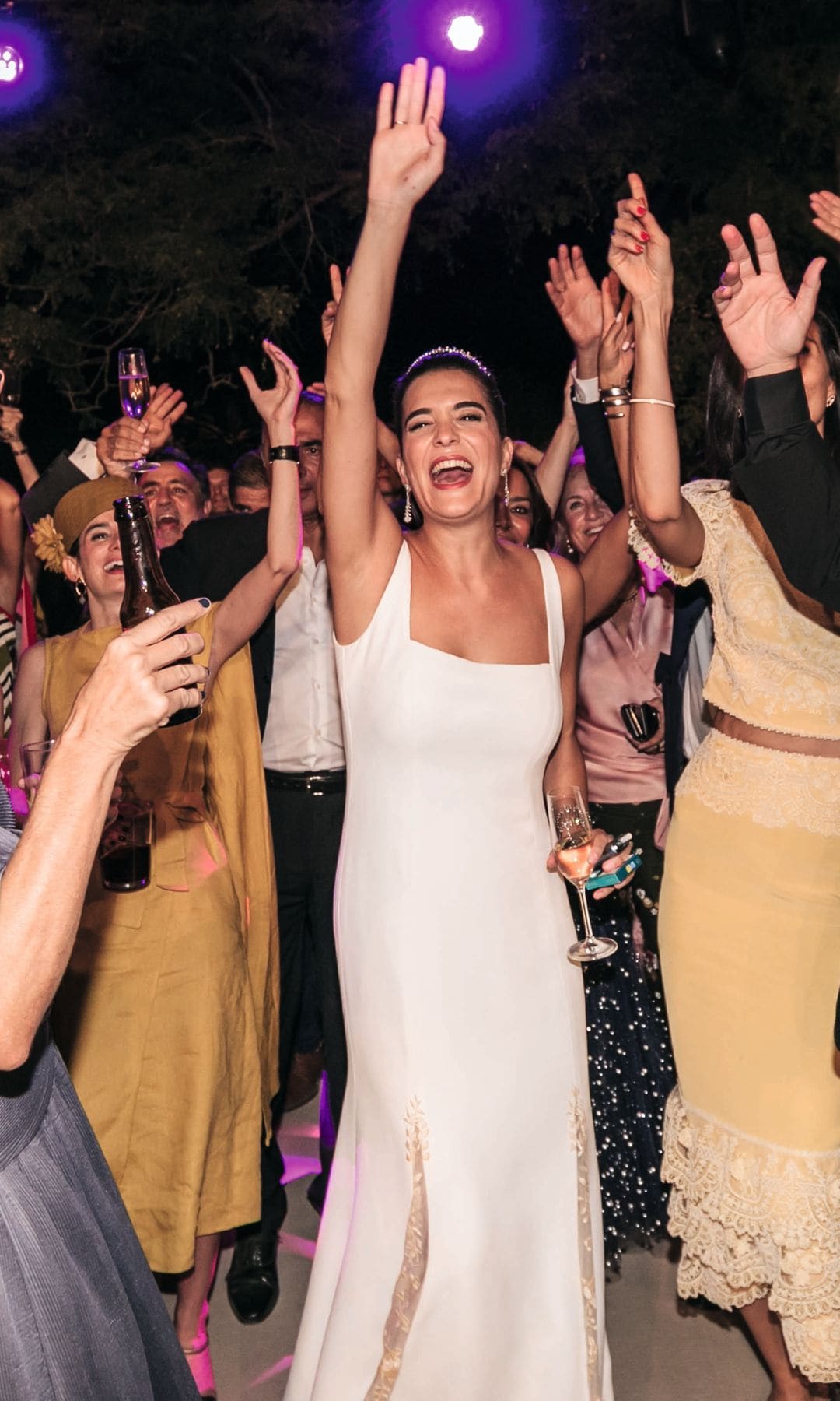 La novia bailando al ritmo de Los Alpresa