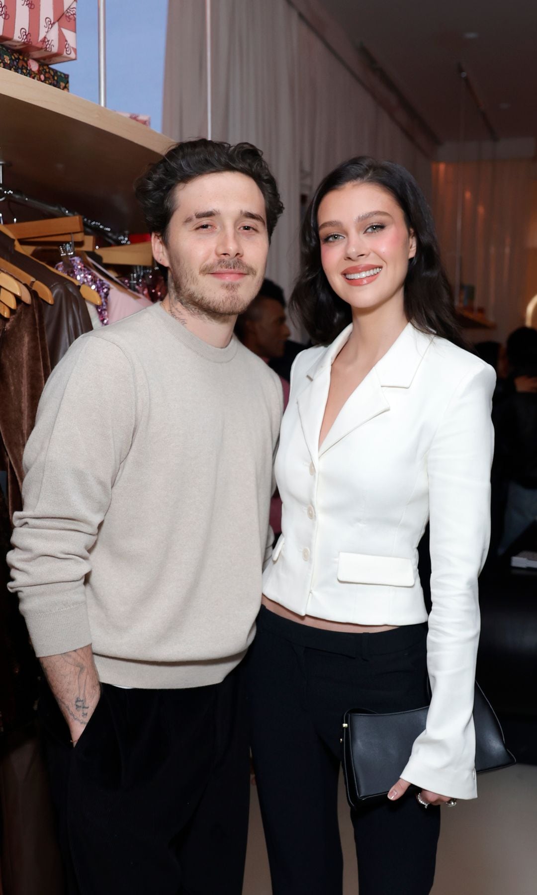 La feliz pareja comenzó a salir en 2019 y se comprometieron en 2020. Tras casarse en 2022, hoy celebran 3 años de casados.