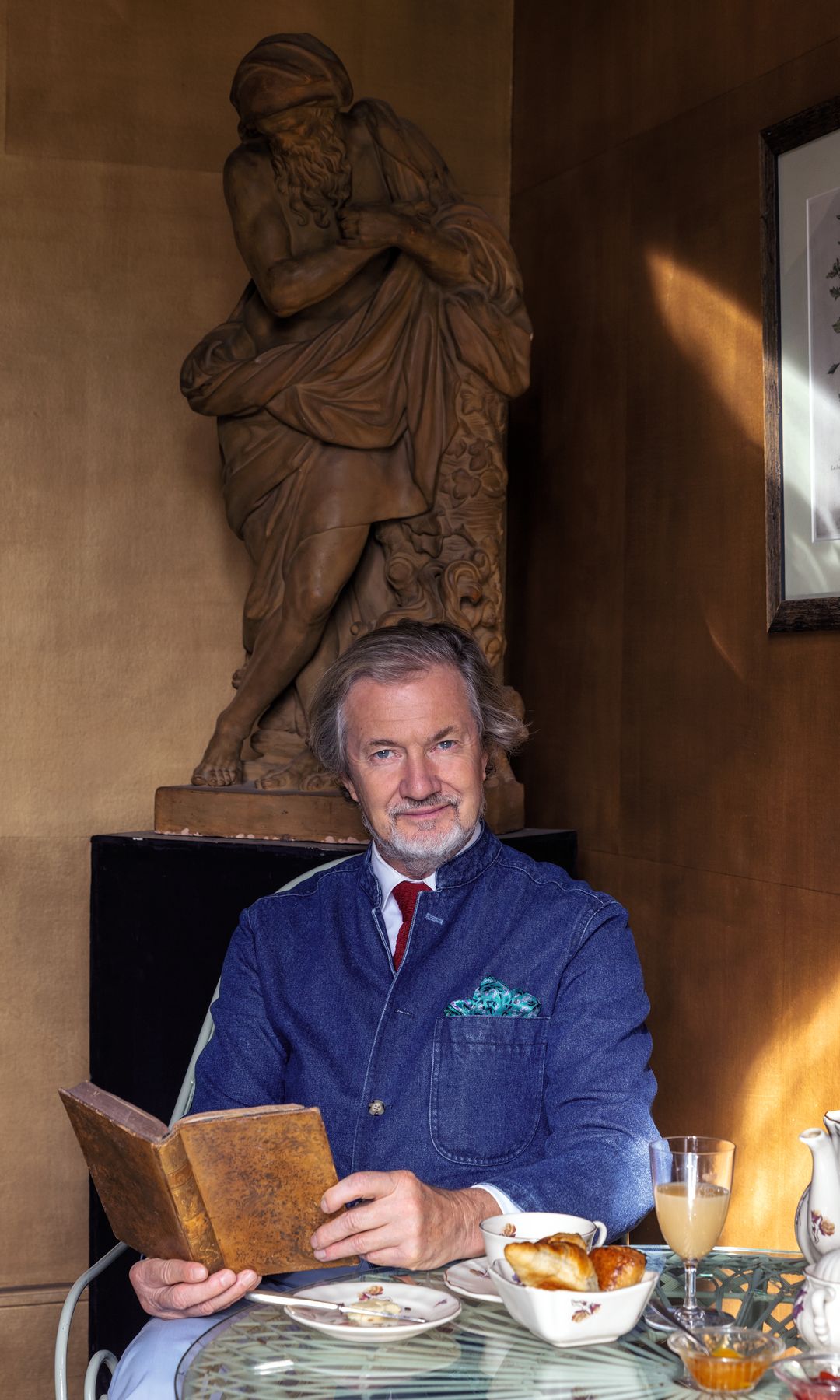 LOUIS ALBERT DE BROGLIE EL “PRÍNCIPE JARDINERO”, NOS ABRE LAS PUERTAS DE SU IMPONENTE CASTILLO EN EL VALLE DEL LOIRA, DECLARADO PATRIMONIO DE LA HUMANIDAD