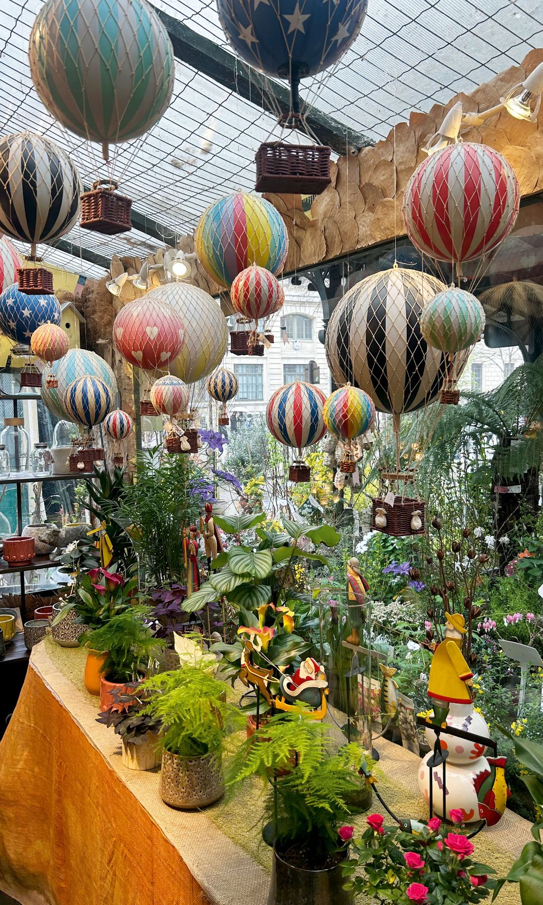  INSTANTÁNEAS DE UN DÍA
Mercado de flores en Notre Dame 