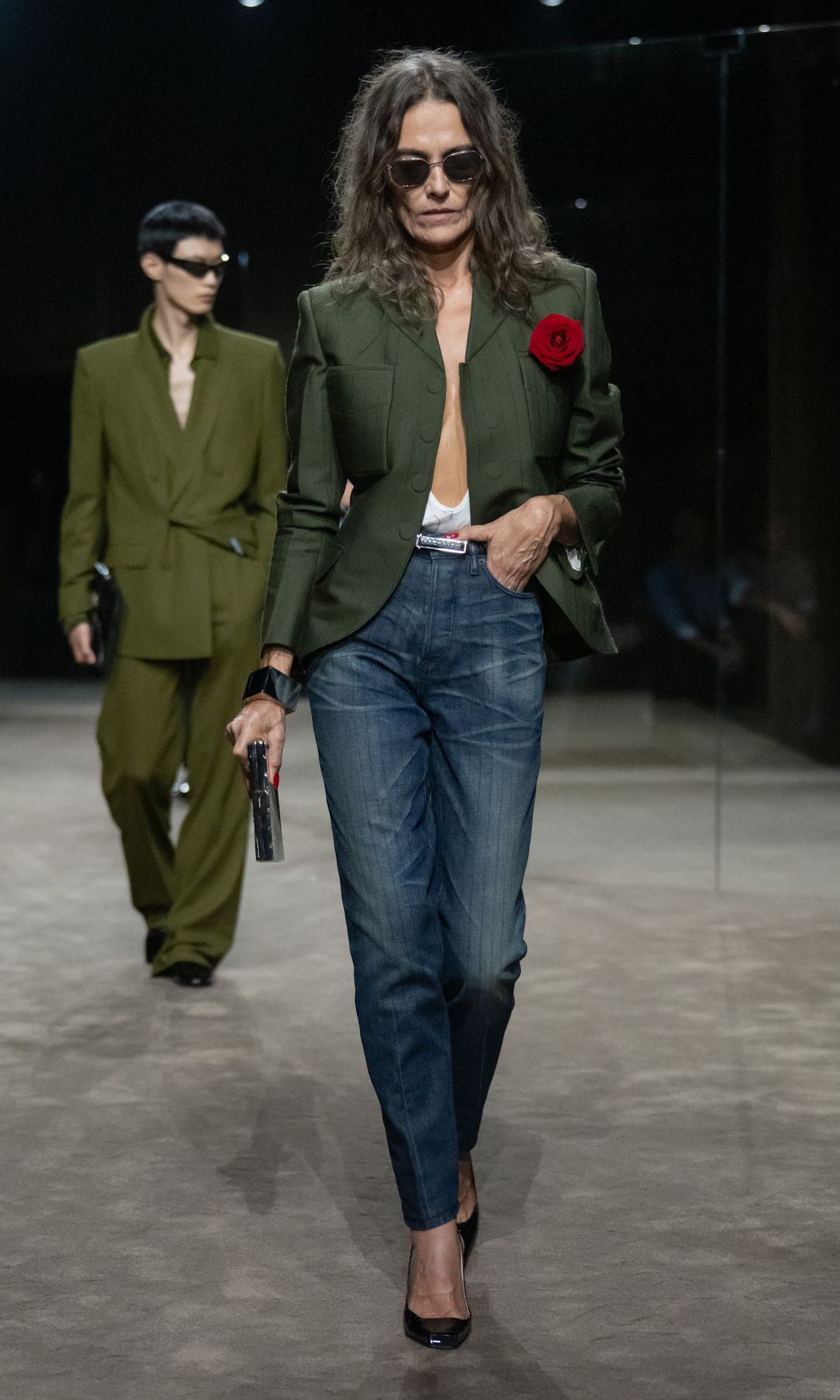 Laura Ponte, la elegancia indomable que conquista la pasarela de Tom Ford en París y confirma un cambio de tendencia