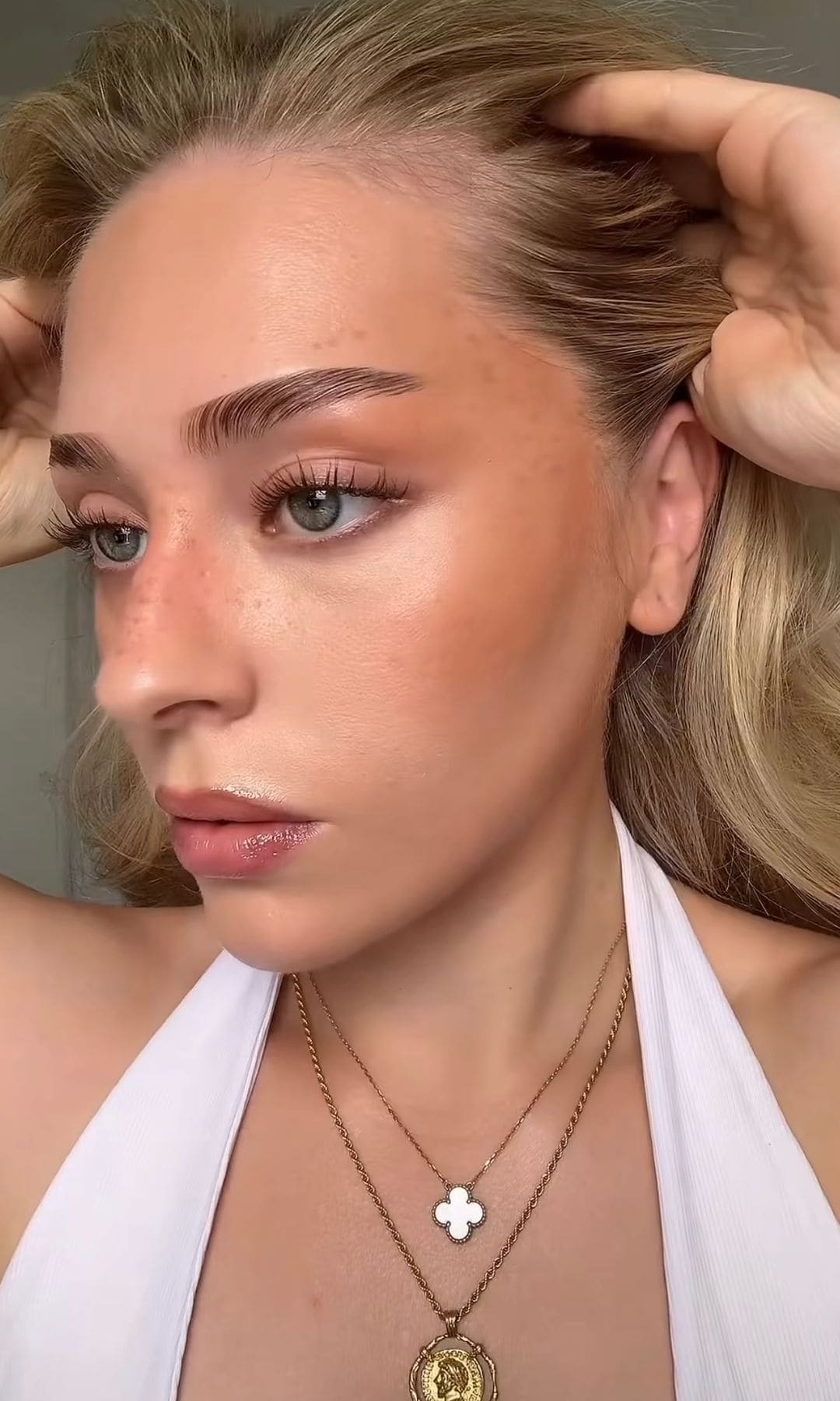 Mujer truco maquillaje