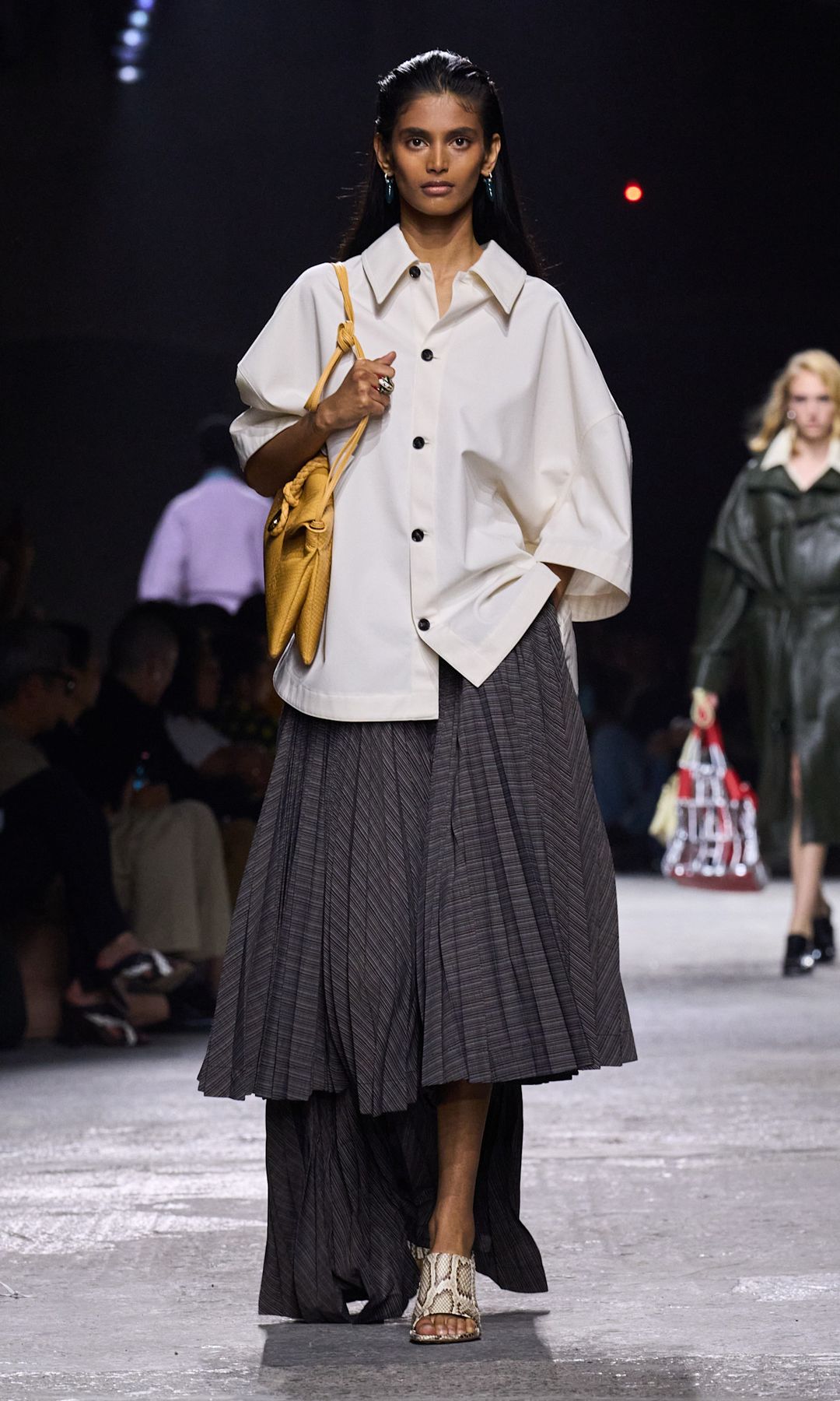 Así fue el debut de la joven para Bottega Veneta 2025