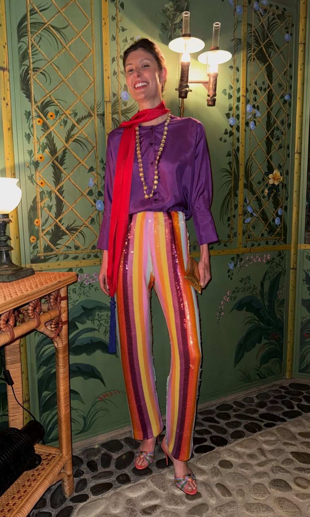 María de la Orden con pantalón de lentejuelas.
