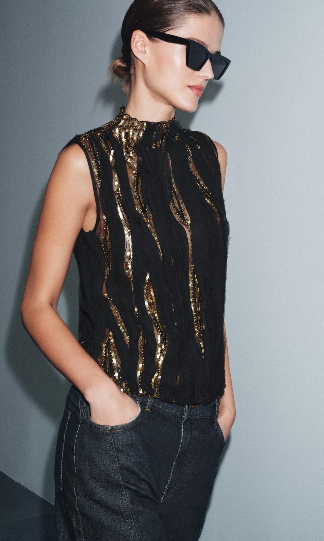 Tops especiales de Zara para llevar con vaqueros estas navidades y ser la más elegante, como Tamara Falcó