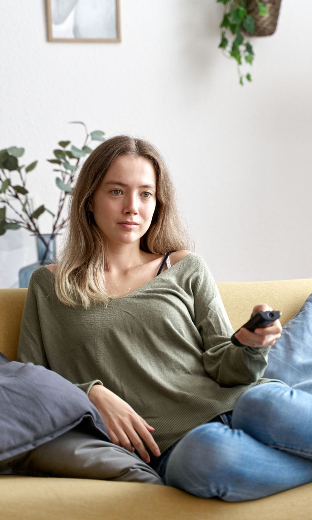 Mujer viendo la televisión