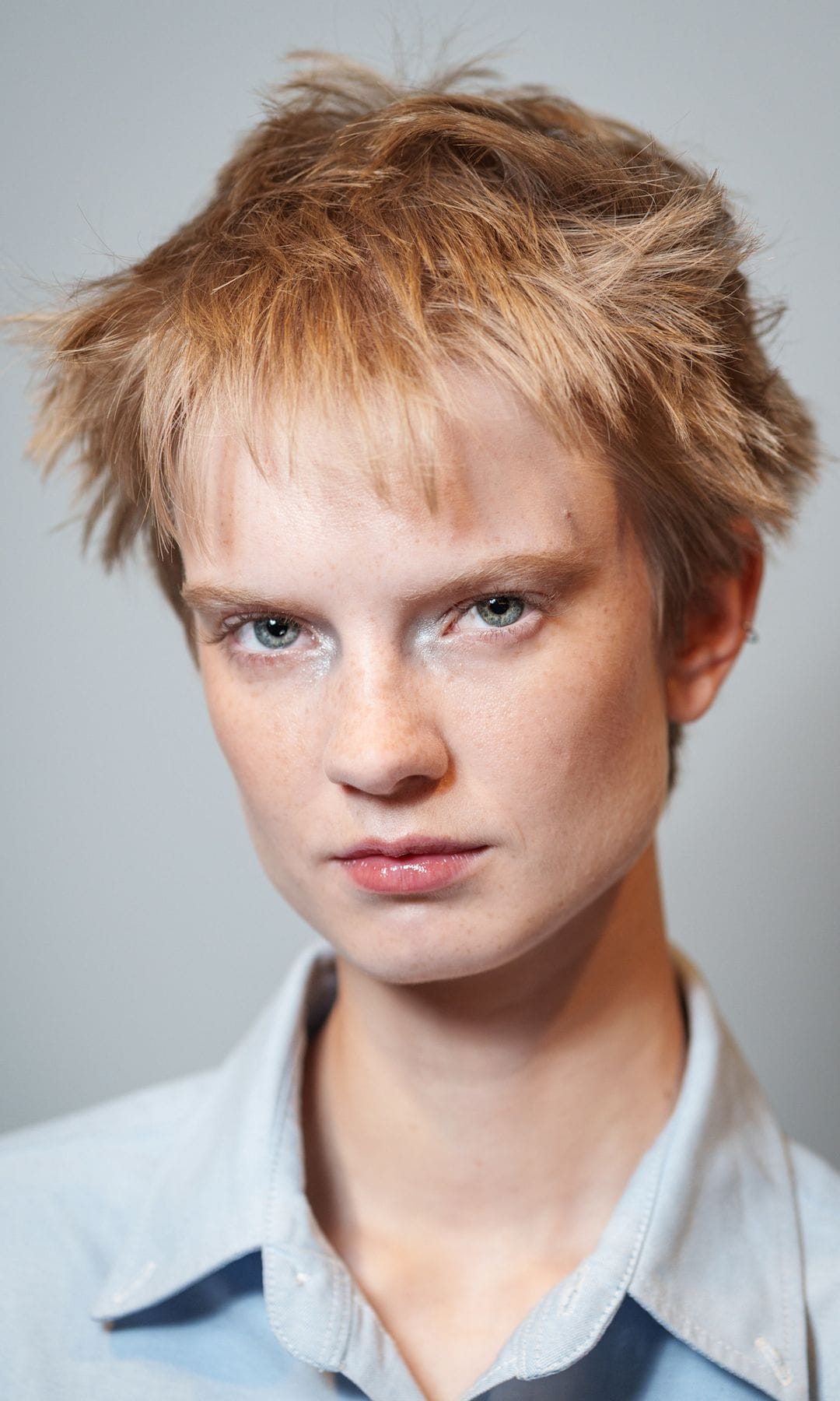 El Cloud Dancer también puede incluirse en el maquillaje.