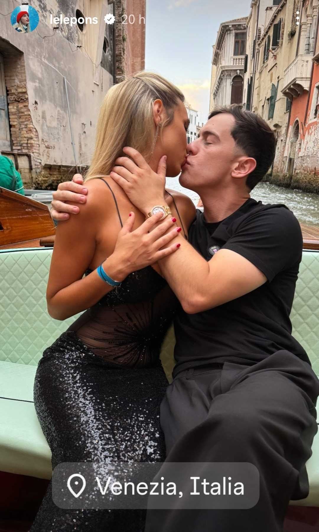 Lele Pons y Guaynaa se besan apasionadamente en París