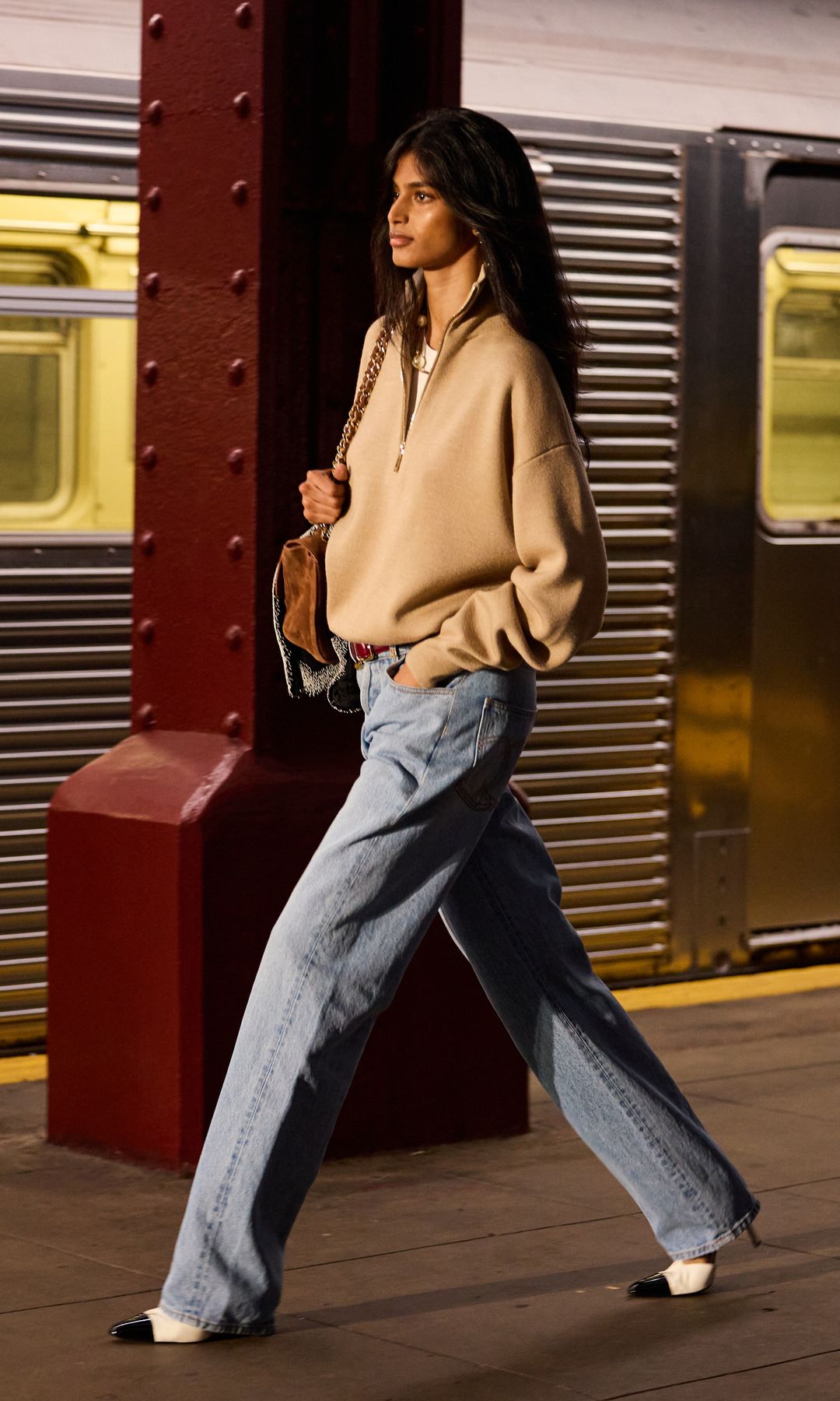 La increíble historia de la modelo de Chanel que fue descubierta en el metro y aceptó desfilar para pagar una deuda